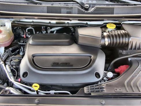Used 2022 Chrysler Pacifica Touring-L FWD image 23