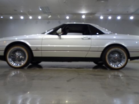 Used 1991 Cadillac Allante FWD image 7