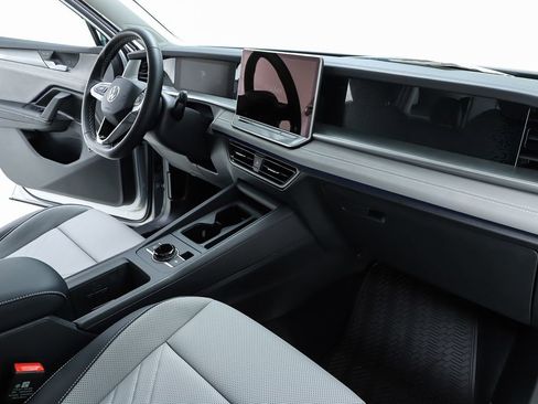 New 2026 Volkswagen Tiguan SE image 72