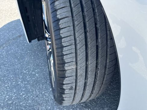 Used 2018 Lexus LS 500h w/ Luxury Package image 33