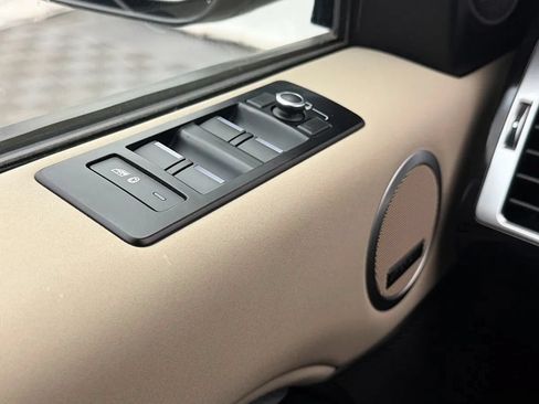 Used 2020 Land Rover Discovery Landmark AWD/4WD image 19