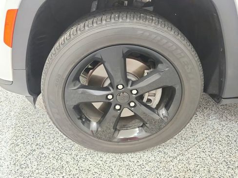 Used 2021 Jeep Grand Cherokee L Laredo image 13