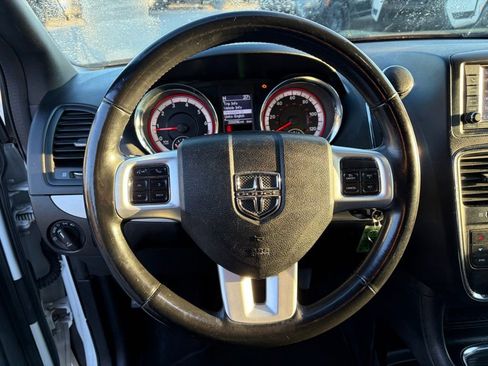 Used 2019 Dodge Grand Caravan GT image 18