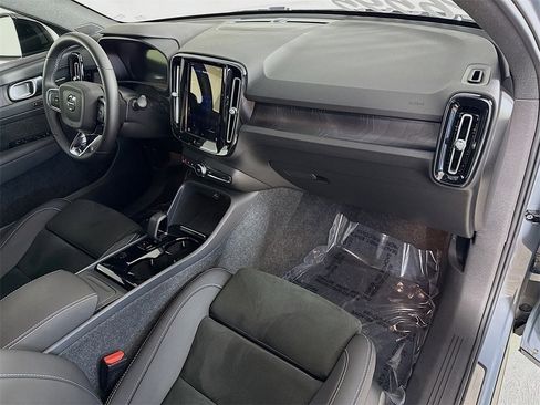 Certified 2023 Volvo C40 P8 Recharge Ultimate w/ Protection Package Premier image 31