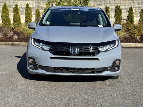 Used 2025 Honda Odyssey Touring image 3