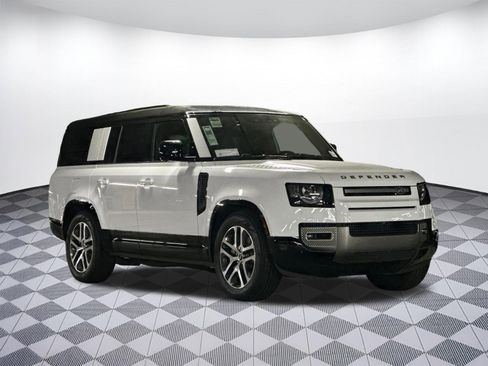 Used 2025 Land Rover Defender 130 X-Dynamic SE AWD/4WD image 6