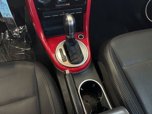 Used 2018 Volkswagen Beetle 2.0T SE FWD image 18