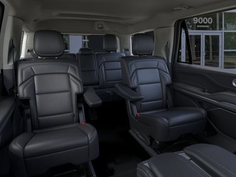 New 2026 Lincoln Navigator Premiere AWD/4WD image 11