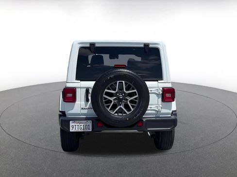 Used 2025 Jeep Wrangler Unlimited Sahara AWD/4WD image 12