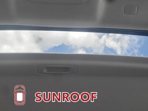 Certified 2021 Toyota Highlander XLE image 32