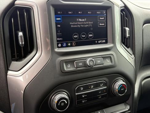Used 2021 Chevrolet Silverado 1500 Custom Trail Boss w/ LPO, Dark Essentials Package AWD/4WD image 10