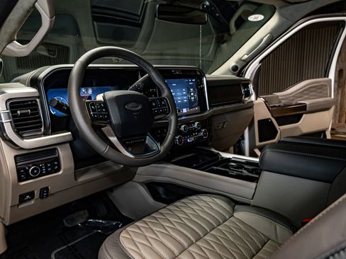 Used 2026 Ford F450 Platinum w/ Platinum Plus Package image 18