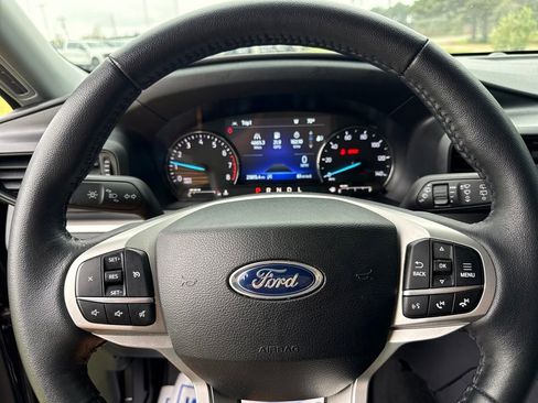 Used 2024 Ford Explorer XLT image 17