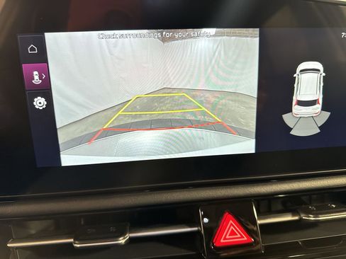 Certified 2025 Kia Niro EX Touring image 24