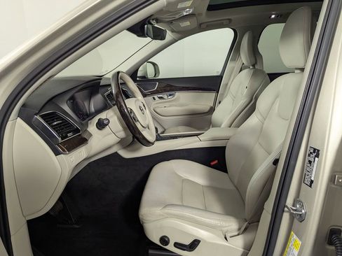 Used 2017 Volvo XC90 T6 Momentum w/ Vision Package AWD/4WD image 4