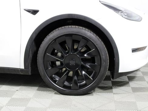 Used 2021 Tesla Model Y Long Range image 32