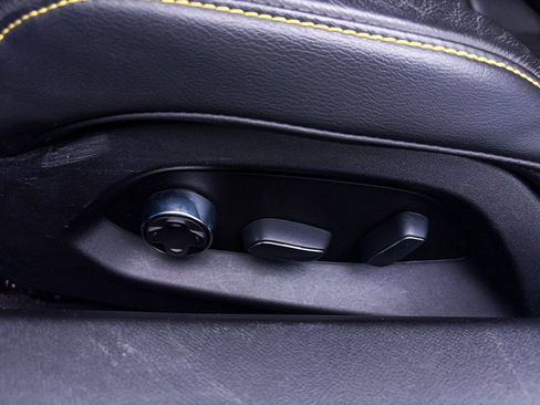 Used 2020 Chevrolet Corvette Stingray Premium Cpe w/ 3LT Preferred Equipment Group image 37