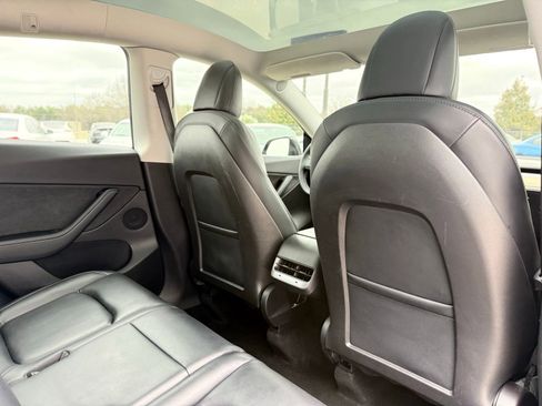 Used 2022 Tesla Model Y Long Range AWD/4WD image 30