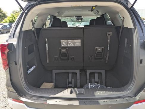 New 2026 Kia Carnival FWD image 11