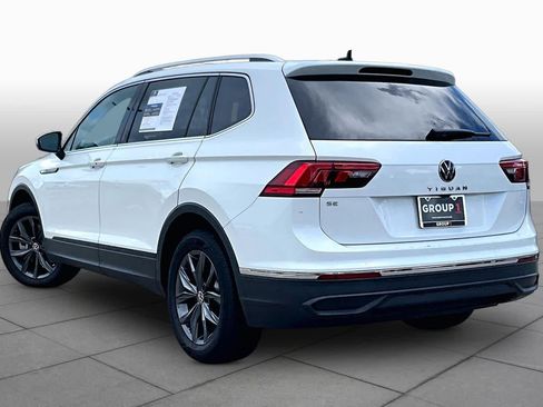 Used 2023 Volkswagen Tiguan SE w/ Panoramic Sunroof Package FWD image 11
