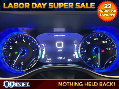 Used 2025 Chrysler Pacifica Select FWD image 14