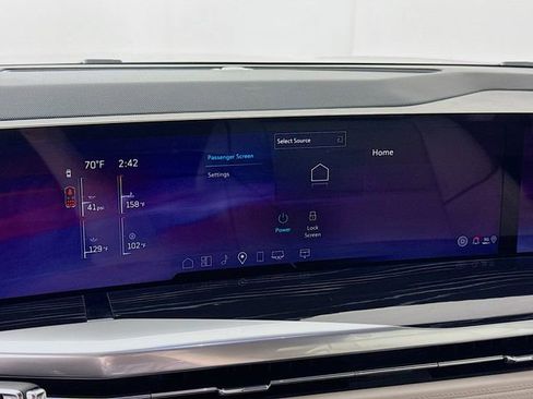 Used 2025 Cadillac Escalade Sport w/ LPO, Floor Liner Package AWD/4WD image 17