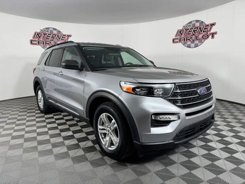 Used 2022 Ford Explorer XLT w/ Equipment Group 202A AWD/4WD image 9