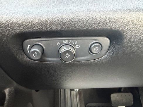 Used 2020 Chevrolet Traverse LT w/ LT Premium Package image 35