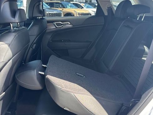 Used 2025 Kia Sportage EX AWD/4WD image 23