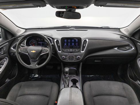 Used 2021 Chevrolet Malibu LT image 2