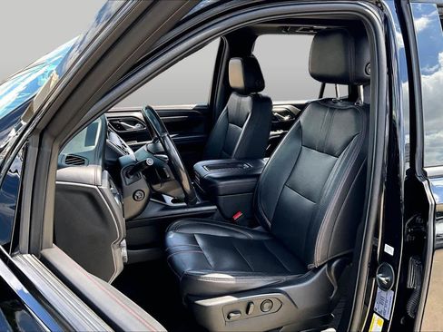 Used 2021 Chevrolet Tahoe RST w/ Luxury Package AWD/4WD image 8