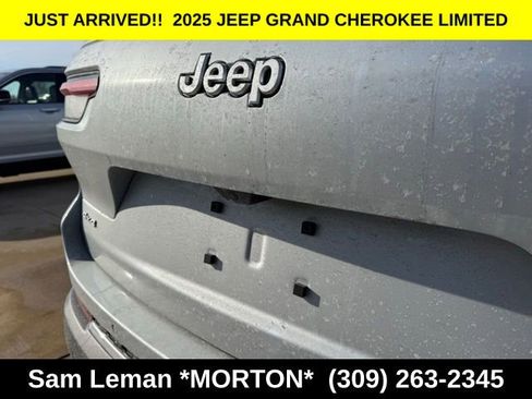 New 2025 Jeep Grand Cherokee L Laredo image 9