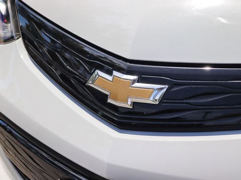 Used 2020 Chevrolet Bolt Premier w/ Infotainment Package FWD image 11