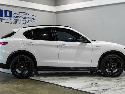 Used 2024 Alfa Romeo Stelvio Veloce AWD/4WD image 12