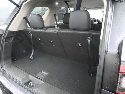 Used 2025 Honda Pilot EX-L image 12