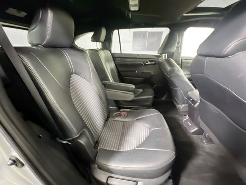 Used 2023 Toyota Highlander XSE AWD/4WD image 26