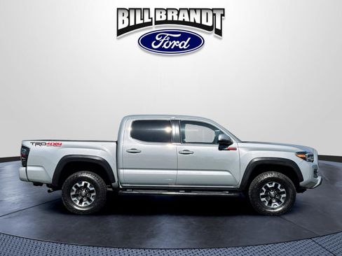 Used 2021 Toyota Tacoma TRD Off-Road w/ TRD Premium Off Road Package AWD/4WD image 2