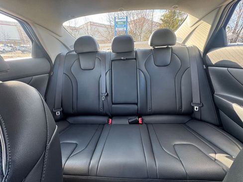 Used 2025 Hyundai Elantra Limited image 40