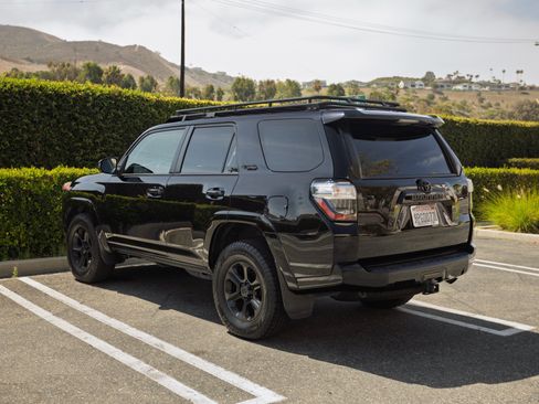Used 2022 Toyota 4Runner SR5 AWD/4WD image 7