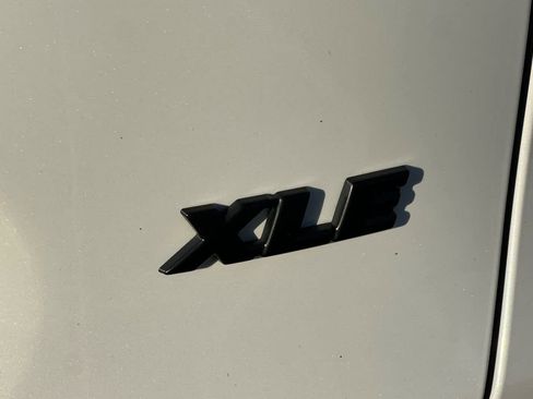 Used 2023 Toyota RAV4 XLE Premium image 27