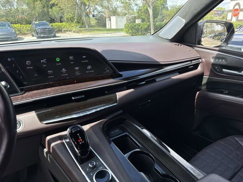 Certified 2024 Cadillac Escalade Sport Platinum w/ Heavy-Duty Trailer Package AWD/4WD image 26