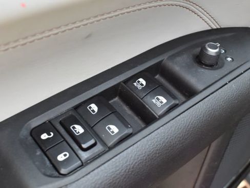 Used 2022 Jeep Compass Limited AWD/4WD image 17