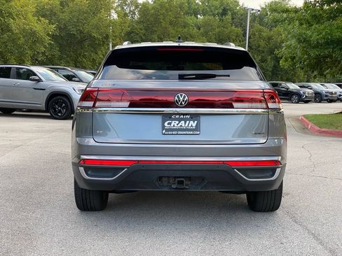 Used 2025 Volkswagen Atlas Cross Sport SE AWD/4WD image 6