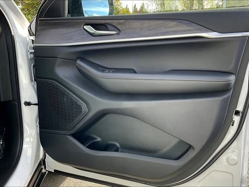 New 2025 Jeep Grand Cherokee Limited w/ Black Appearance Package image 27