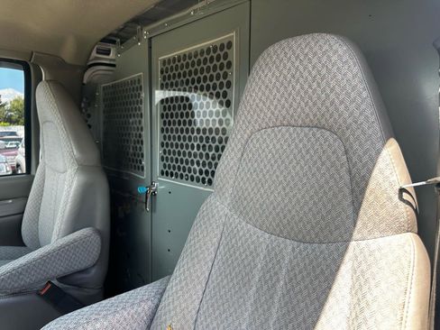 Used 2001 Chevrolet Express 1500 RWD image 12