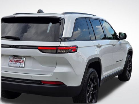 Used 2024 Jeep Grand Cherokee Altitude AWD/4WD image 48