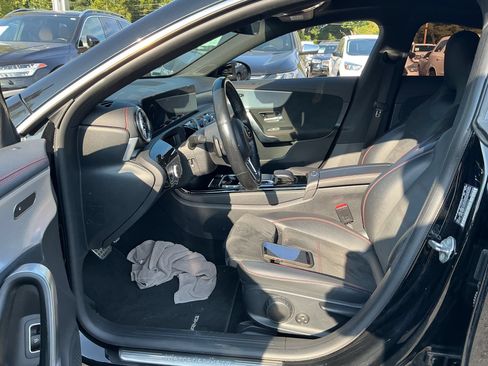 Used 2022 Mercedes-Benz CLA 250 4MATIC image 5