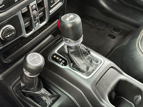 Used 2024 Jeep Wrangler Unlimited Sahara AWD/4WD image 21