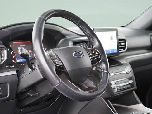 Used 2020 Ford Explorer XLT w/ Equipment Group 202A AWD/4WD image 21