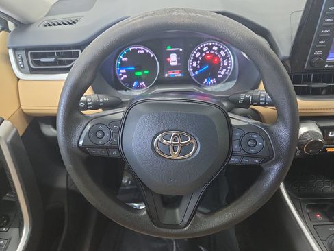 Used 2021 Toyota RAV4 XLE AWD/4WD image 17
